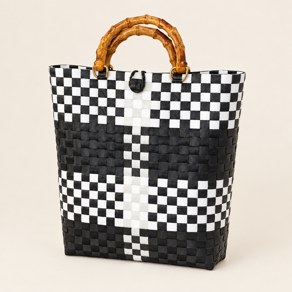 30-degree angle of handwoven bag